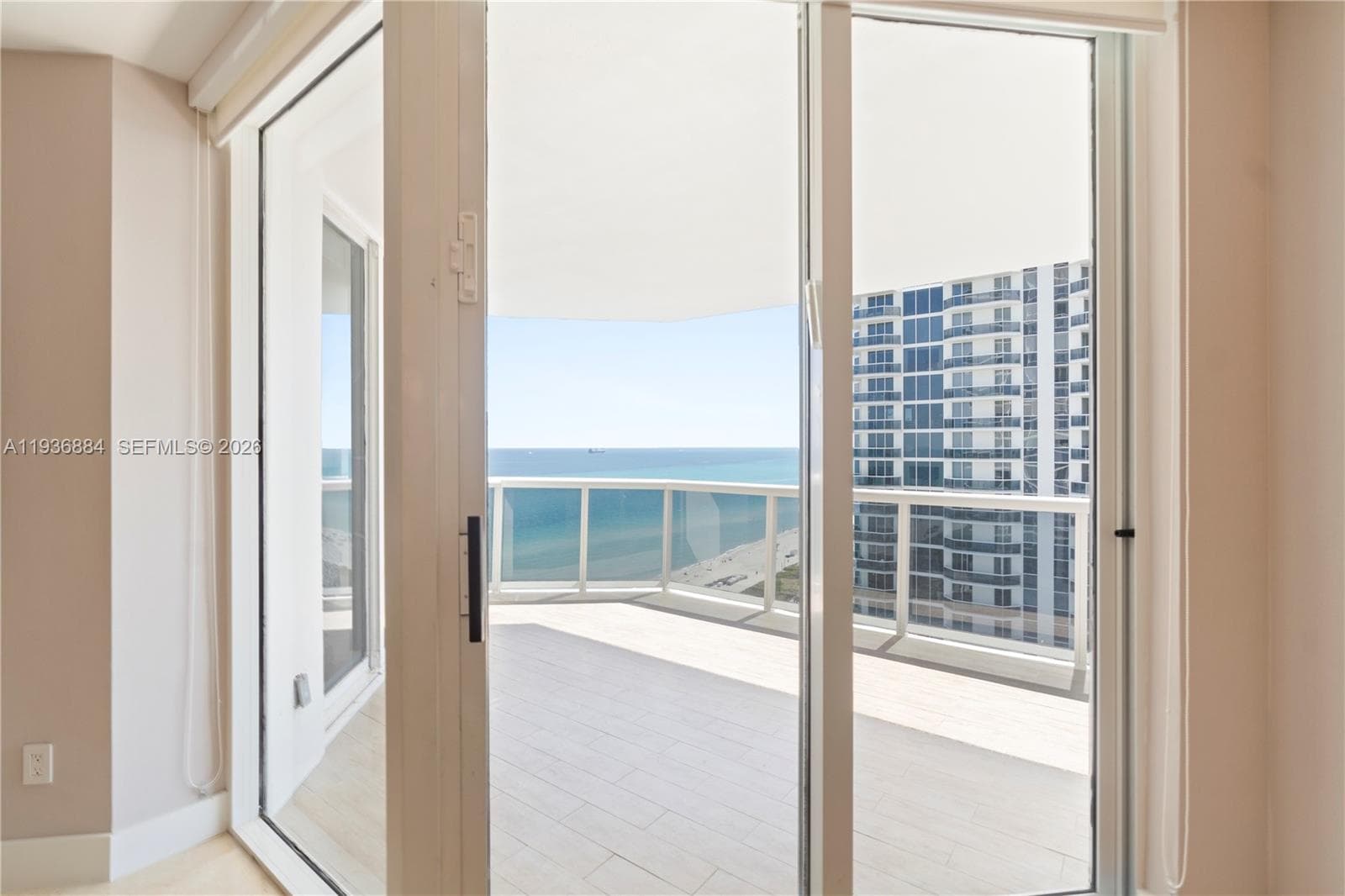 4779 Collins Ave 2204 photo 11