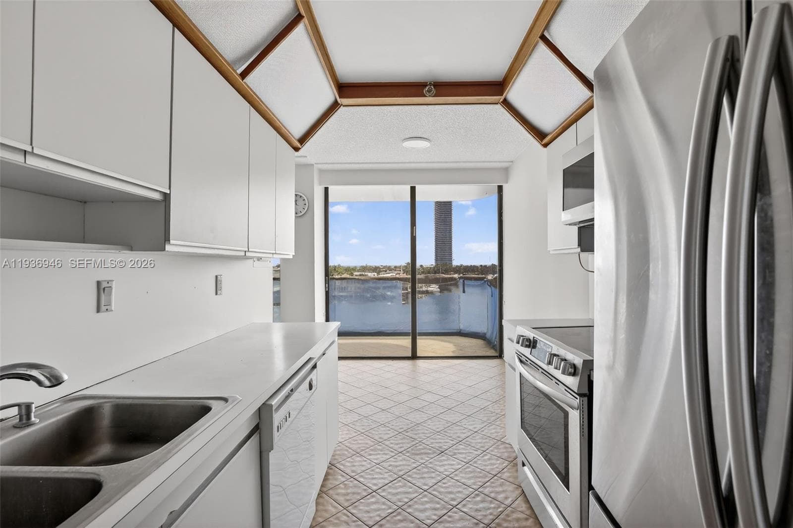 19707 Turnberry Way 7F photo 13