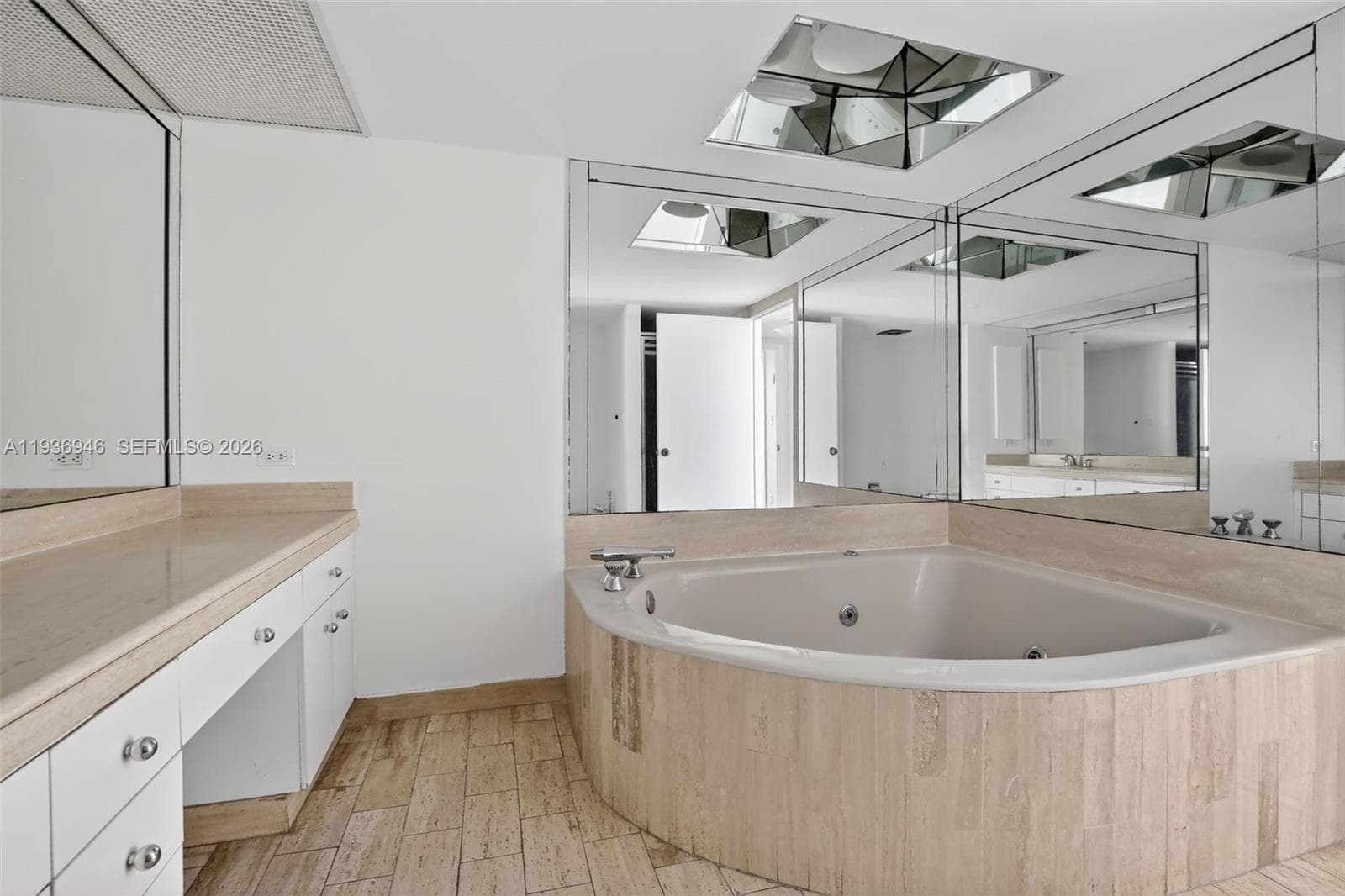 19707 Turnberry Way 7F photo 24