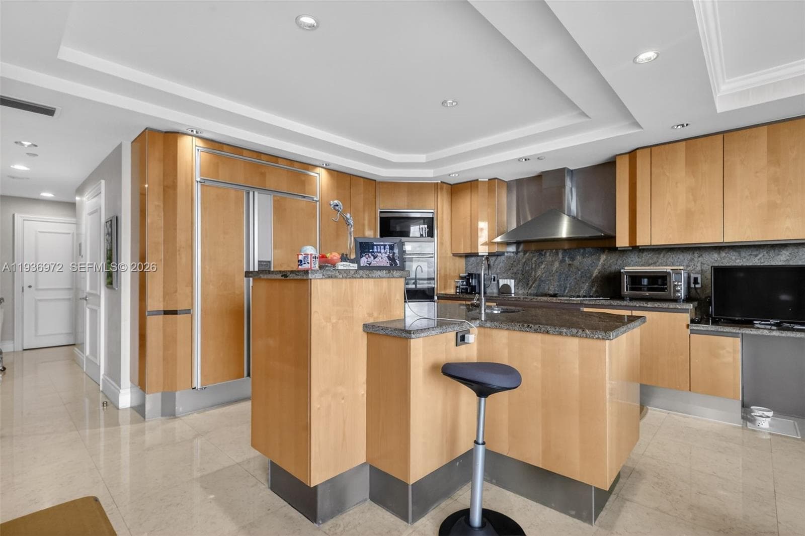 2600 Island Blvd 3006 photo 24