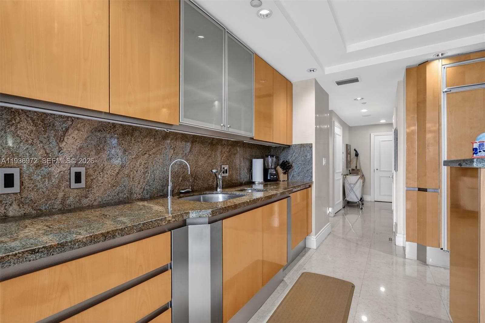 2600 Island Blvd 3006 photo 25