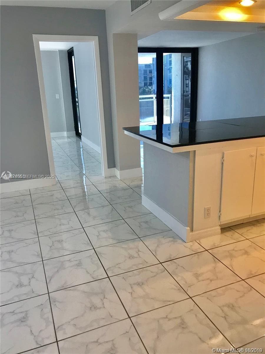 1600 S Ocean Dr 3G photo 4