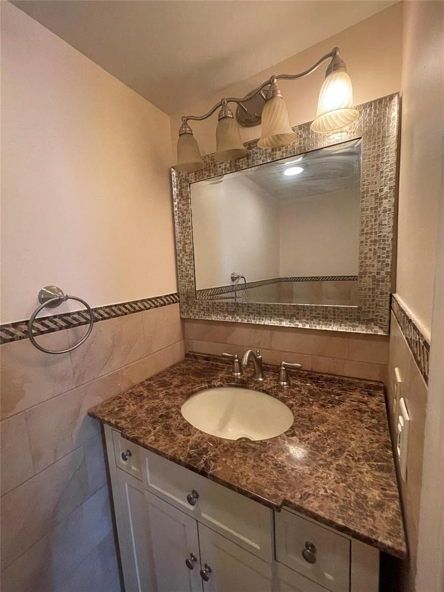 6407 Bay Club Drive Apt 1 photo 14