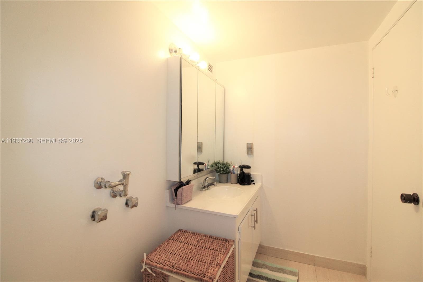 2500 Parkview Dr 315 photo 17