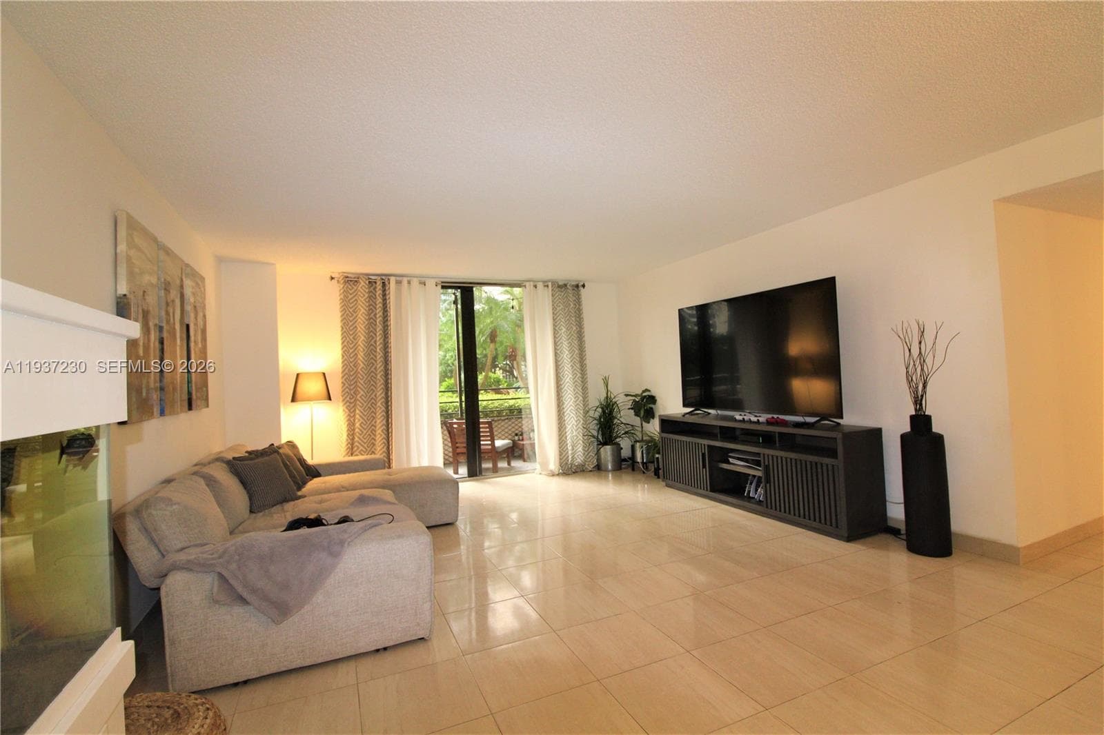 2500 Parkview Dr 315 photo 3