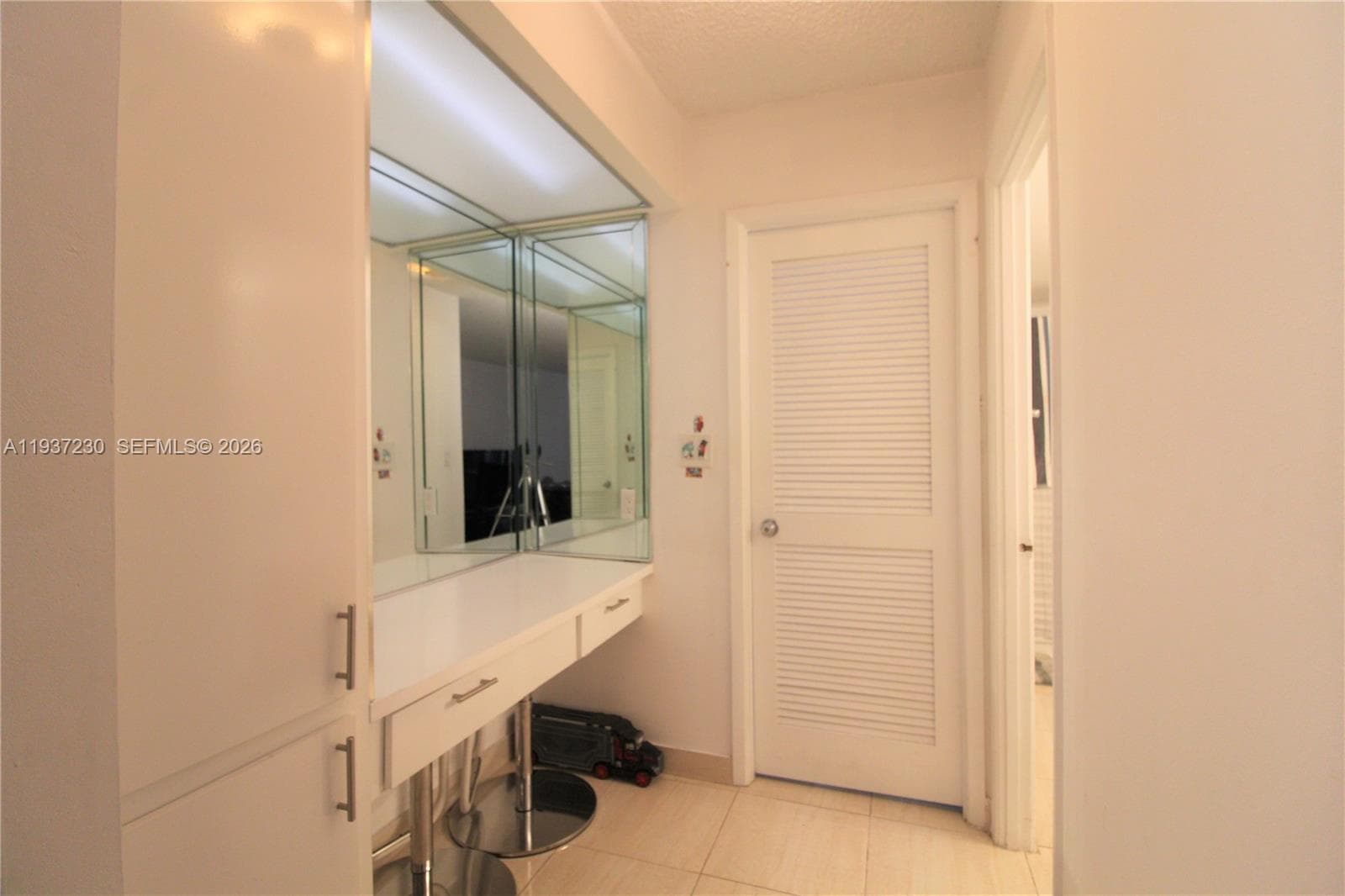 2500 Parkview Dr 315 photo 11