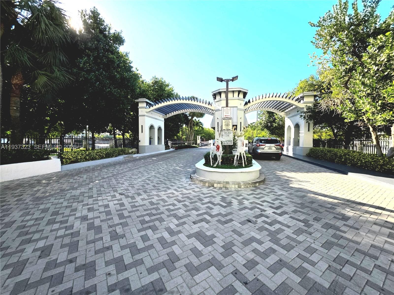 310 Poinciana Dr 802 photo 3