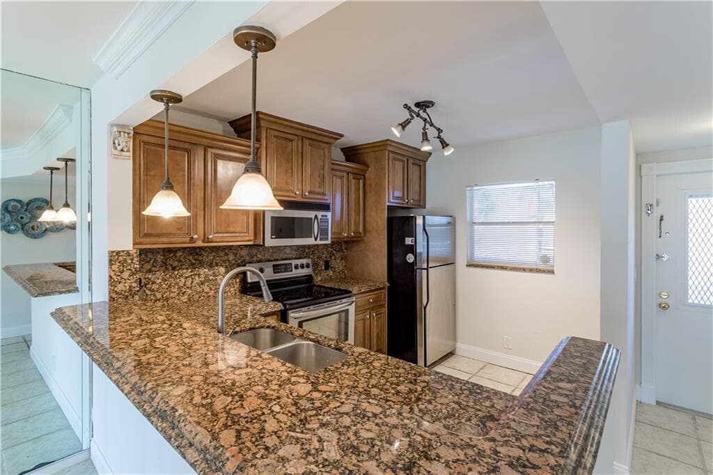 2800 Fiore Way 2060 photo 2