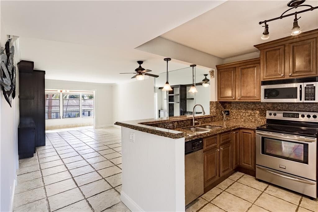 2800 Fiore Way 2060 photo 3