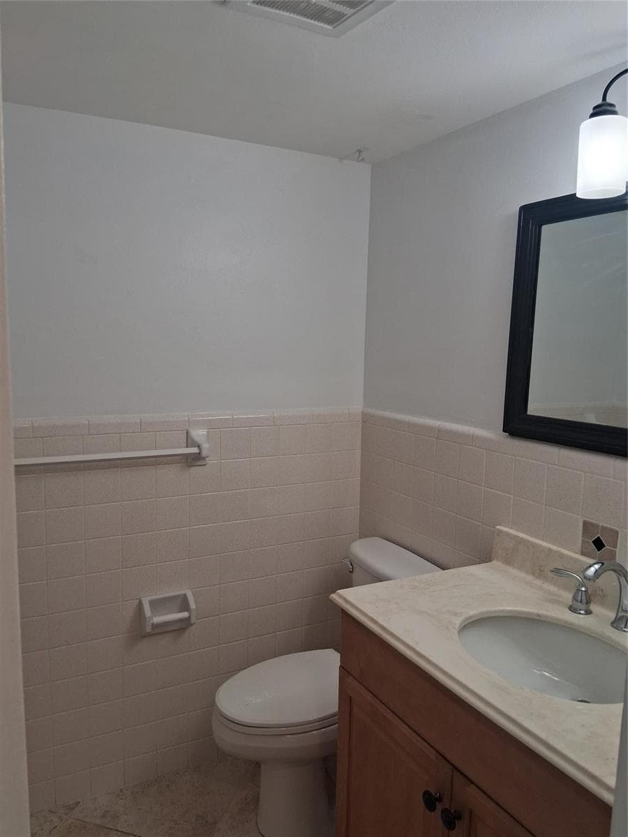 505 NE 20 Avenue 217 photo 9