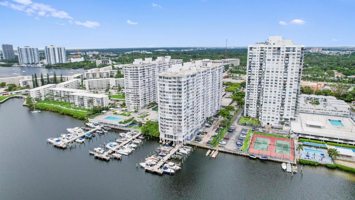 18051 Biscayne Boulevard 1504 photo 2