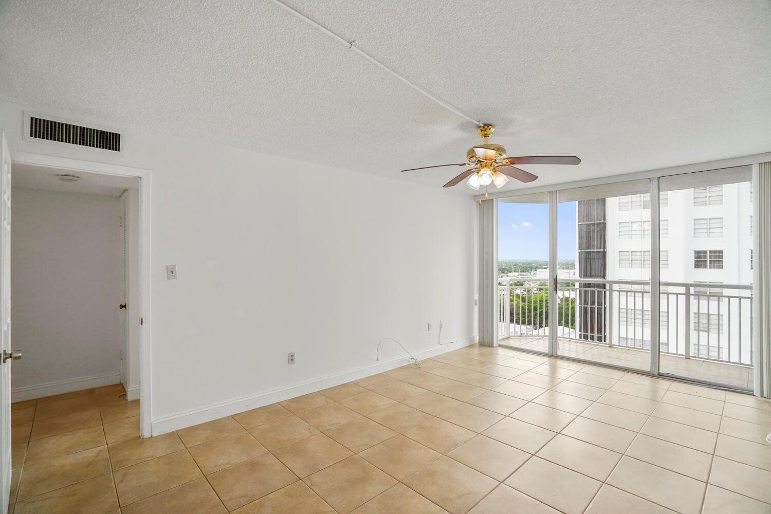 18051 Biscayne Boulevard 1504 photo 22