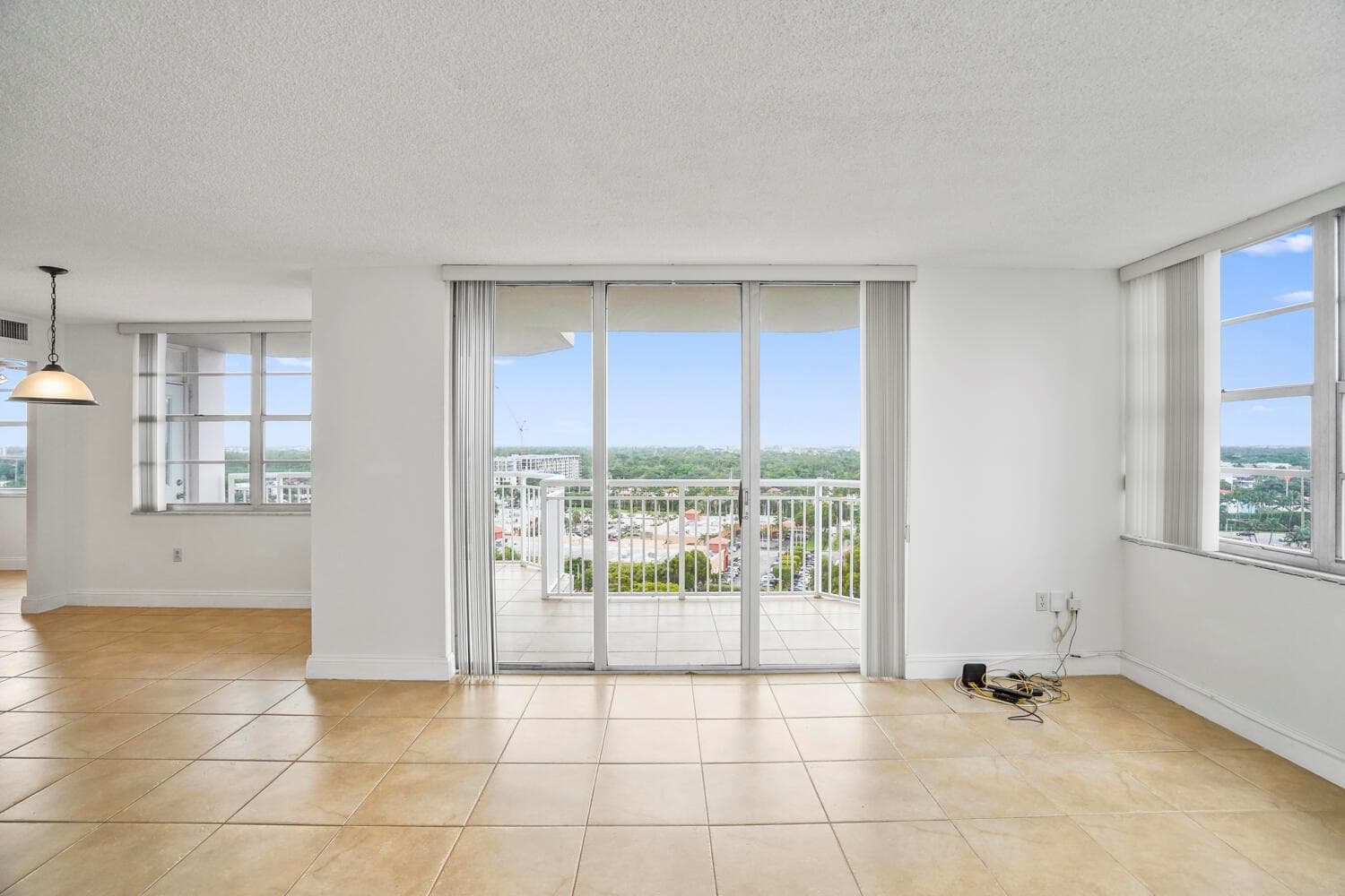 18051 Biscayne Boulevard 1504 photo 7