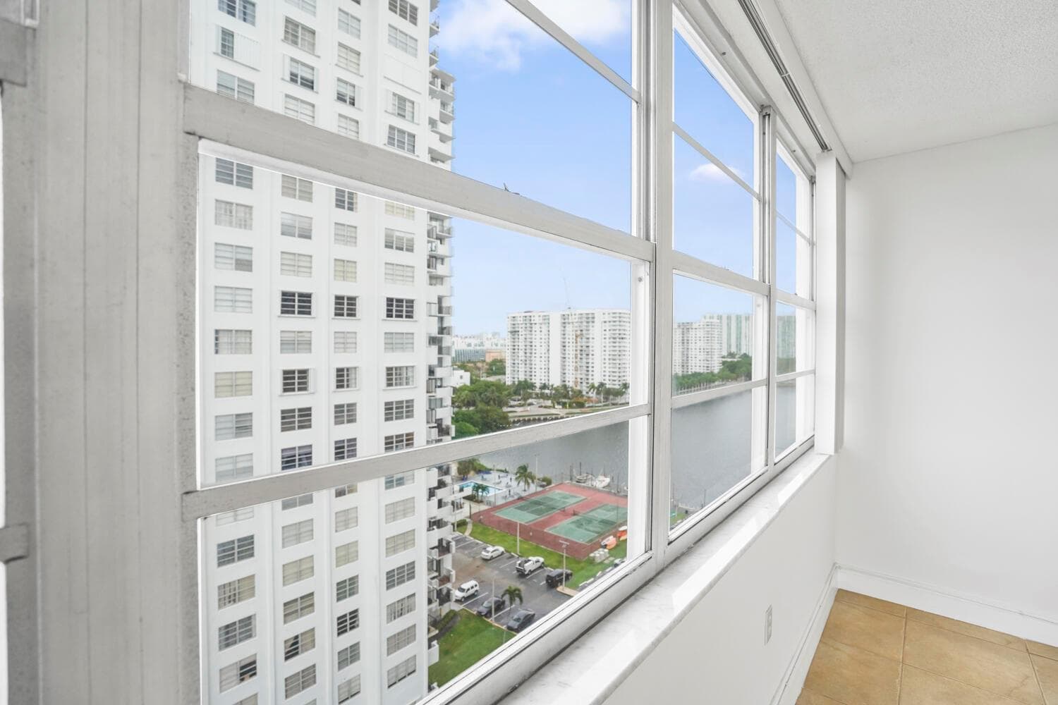 18051 Biscayne Boulevard 1504 photo 20