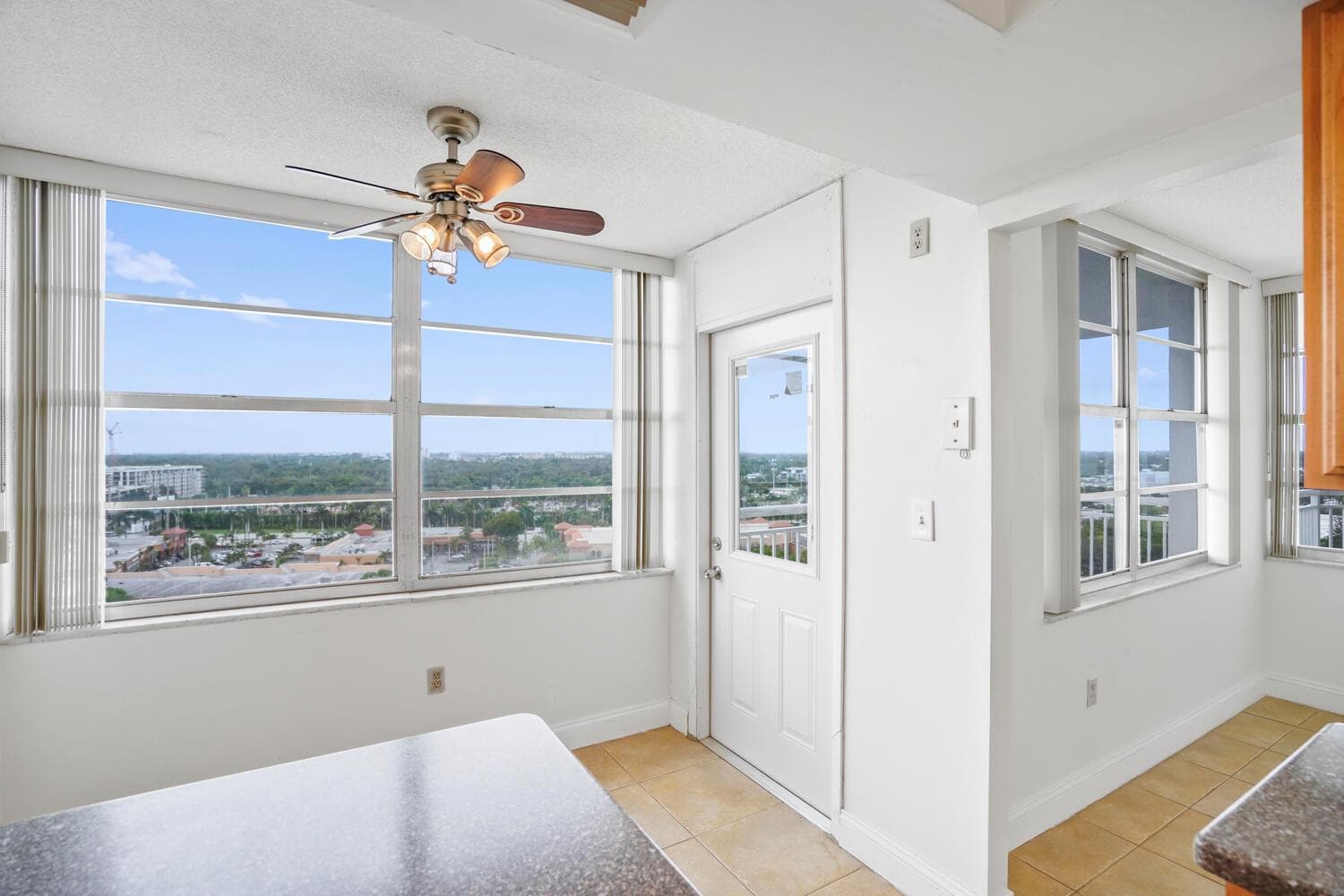 18051 Biscayne Boulevard 1504 photo 9