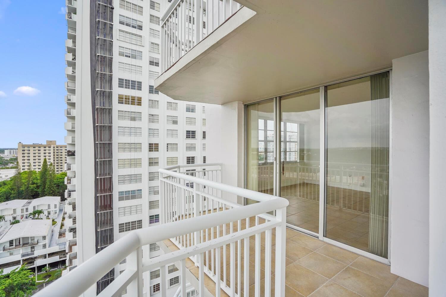 18051 Biscayne Boulevard 1504 photo 18