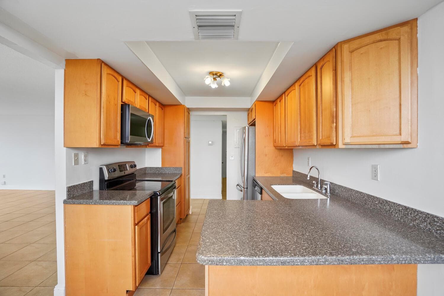 18051 Biscayne Boulevard 1504 photo 11