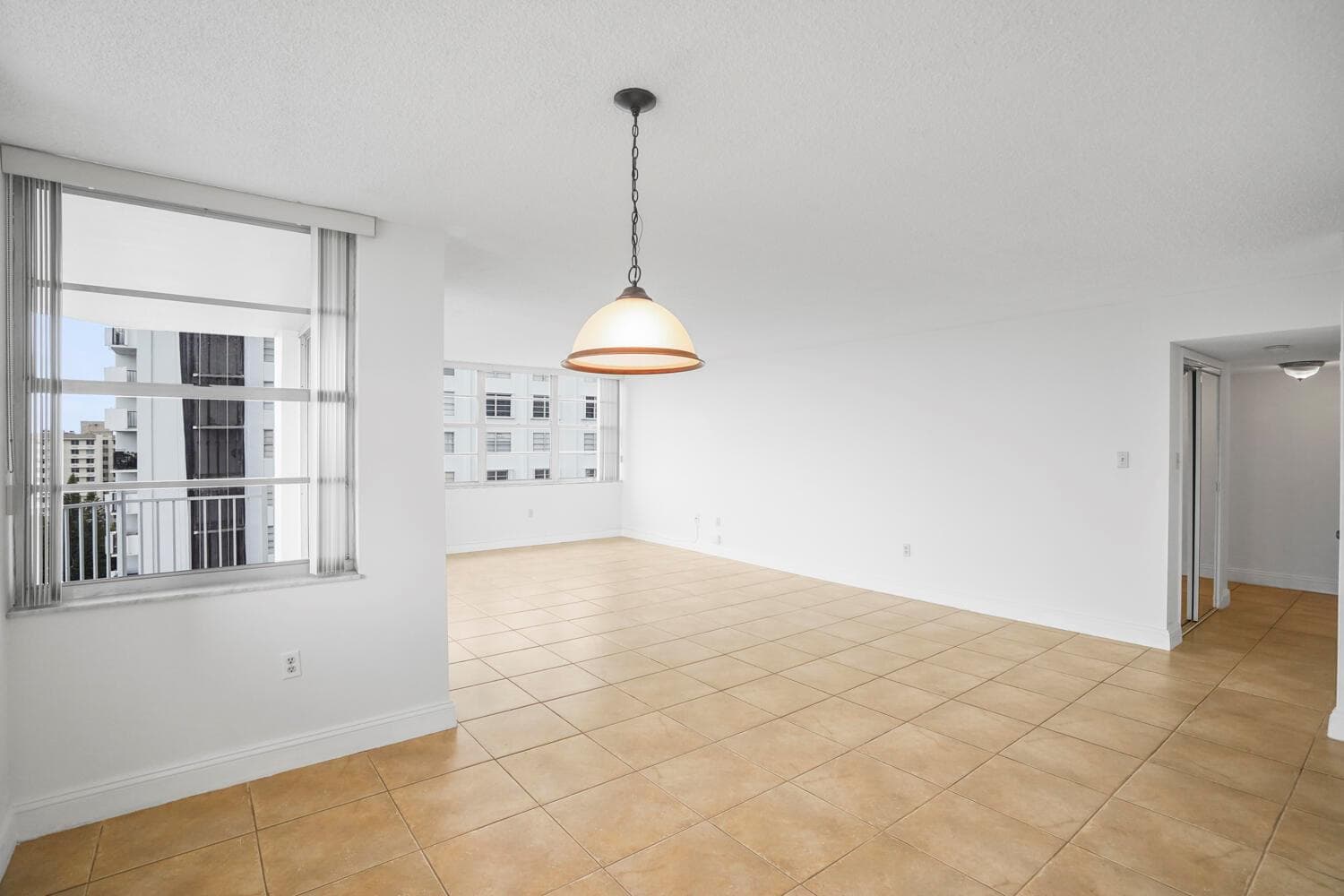 18051 Biscayne Boulevard 1504 photo 4