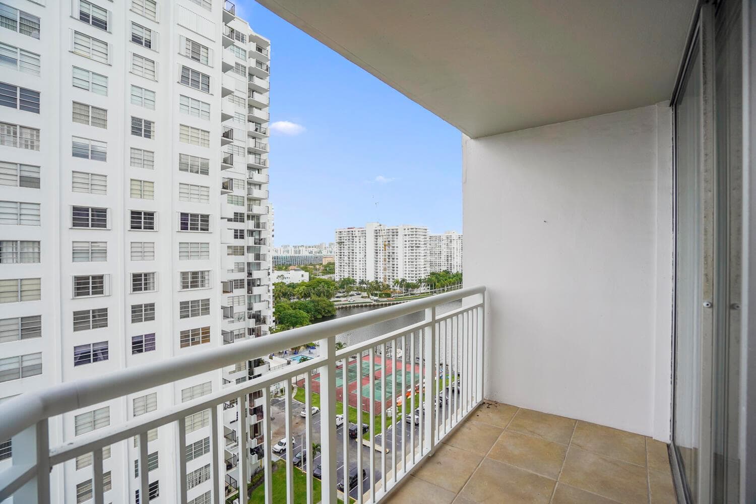 18051 Biscayne Boulevard 1504 photo 25