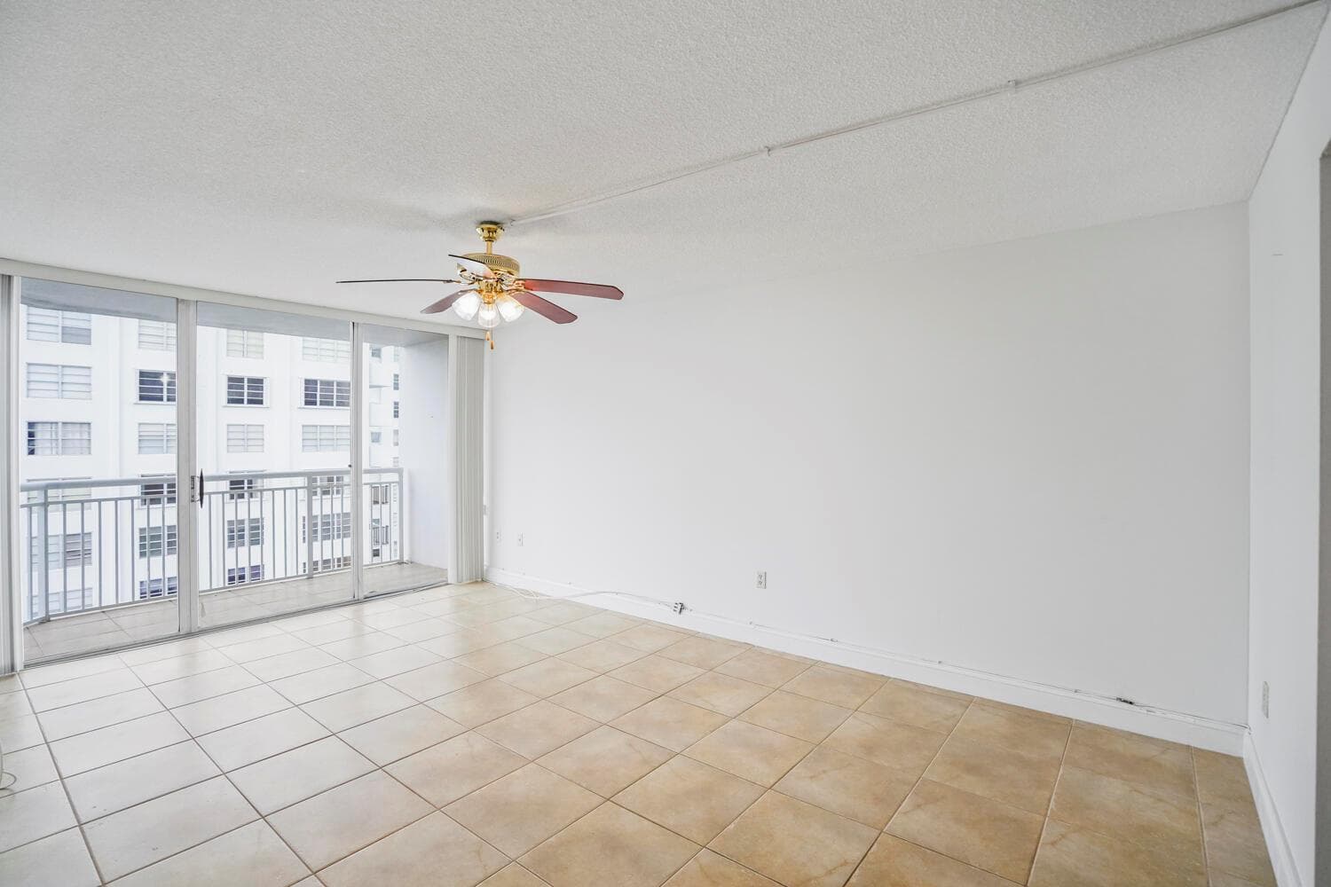 18051 Biscayne Boulevard 1504 photo 21