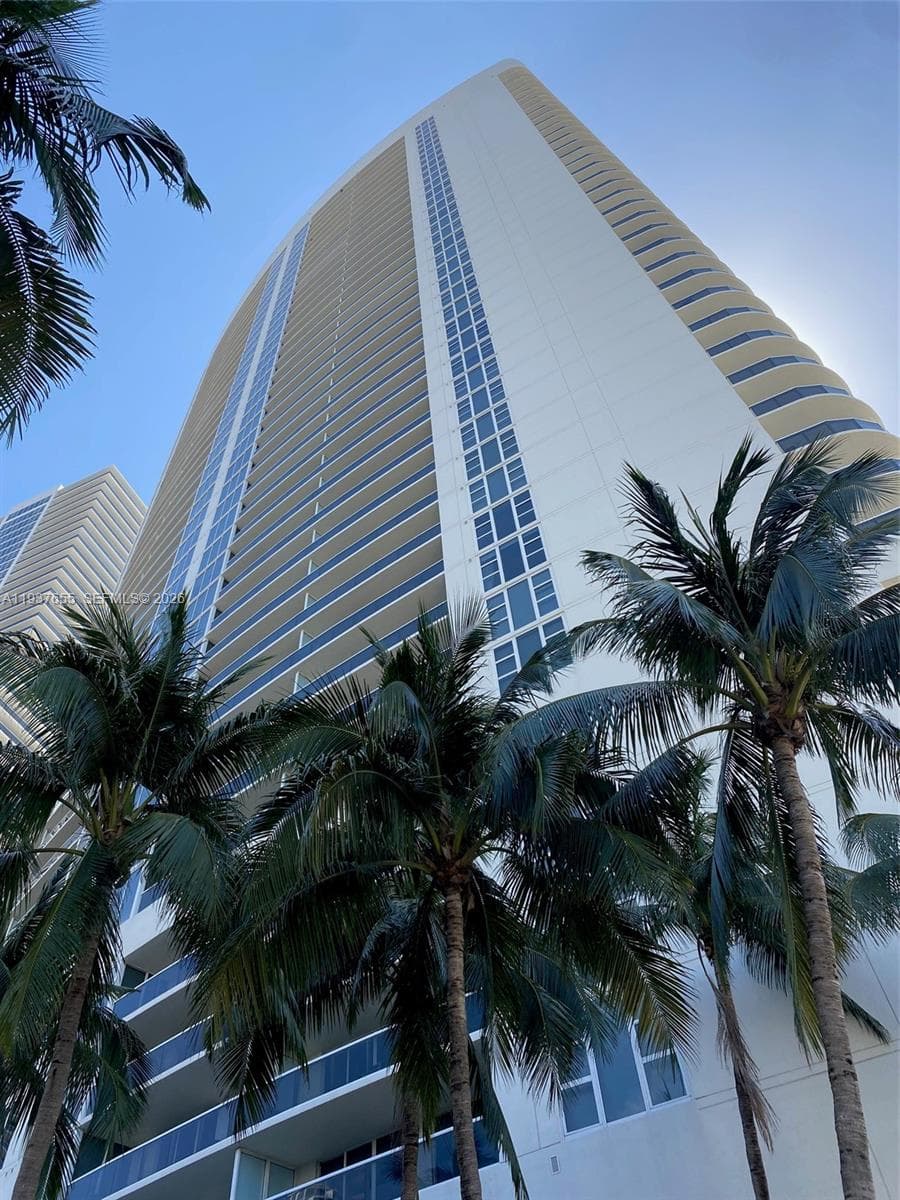 1850 S Ocean Dr 1004 photo 3