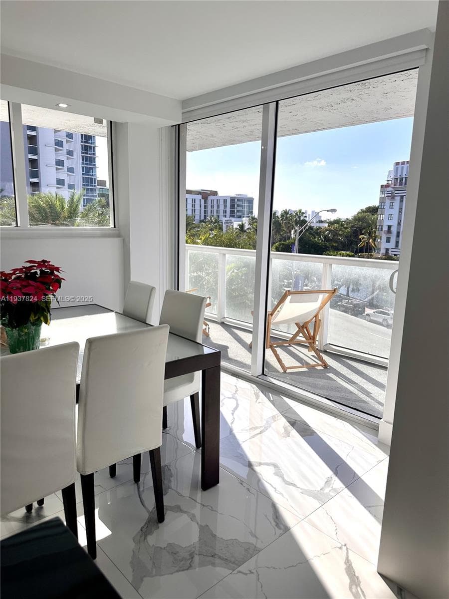 2457 Collins Ave 408 photo 2