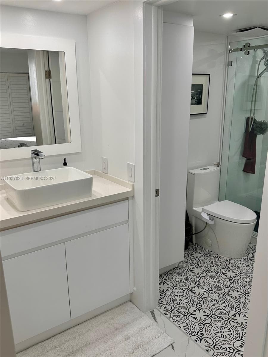2457 Collins Ave 408 photo 7