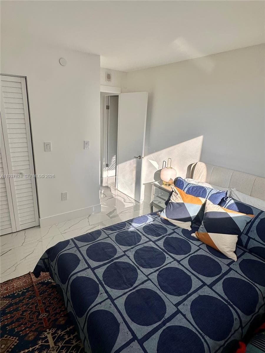 2457 Collins Ave 408 photo 5