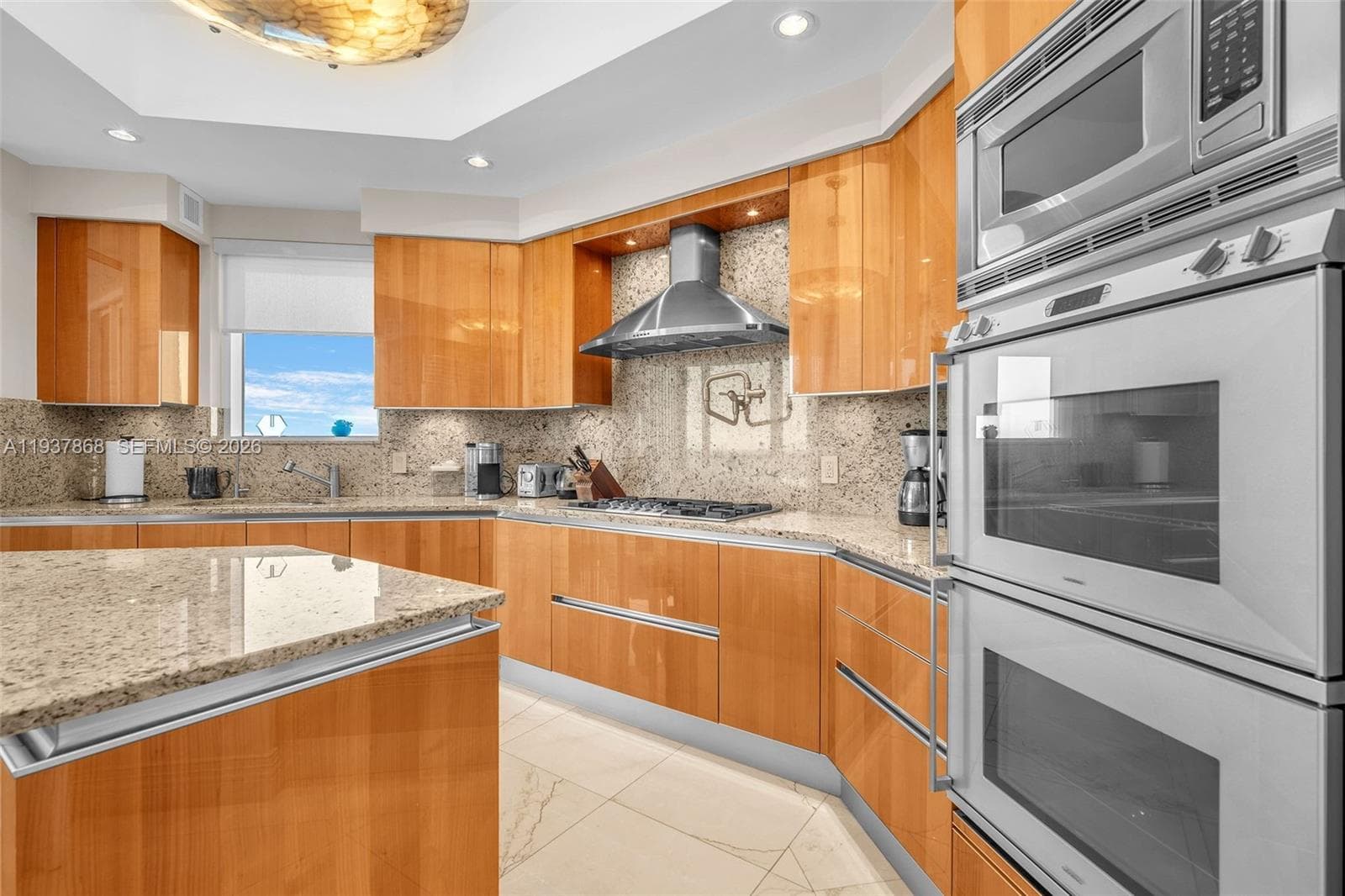 16051 Collins Ave 2001 photo 7