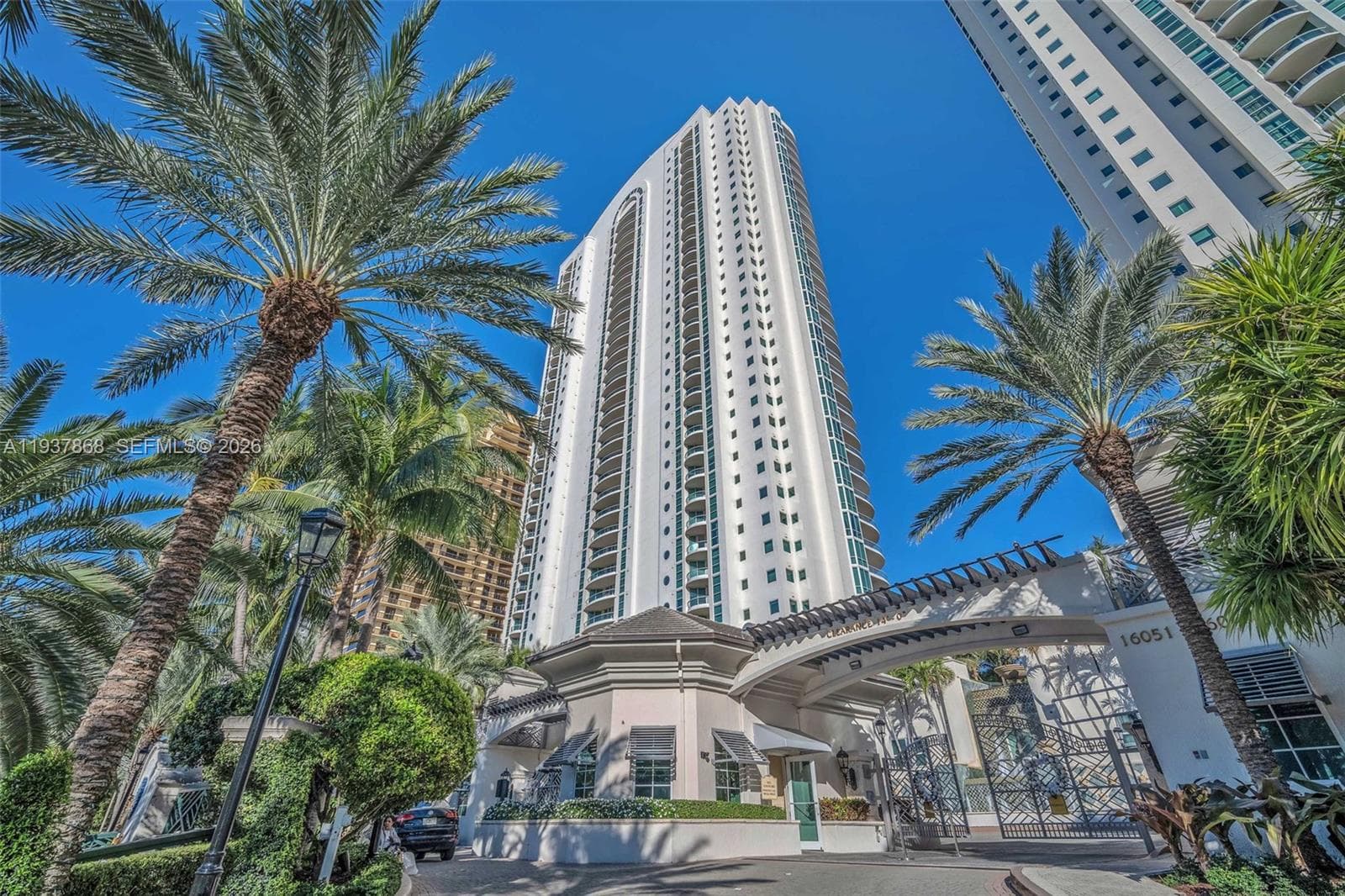 16051 Collins Ave 2001 photo 1