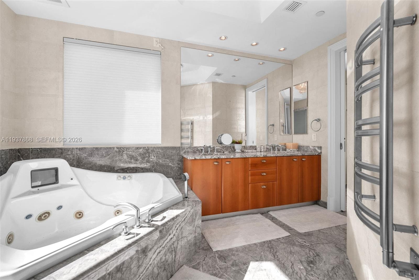 16051 Collins Ave 2001 photo 10
