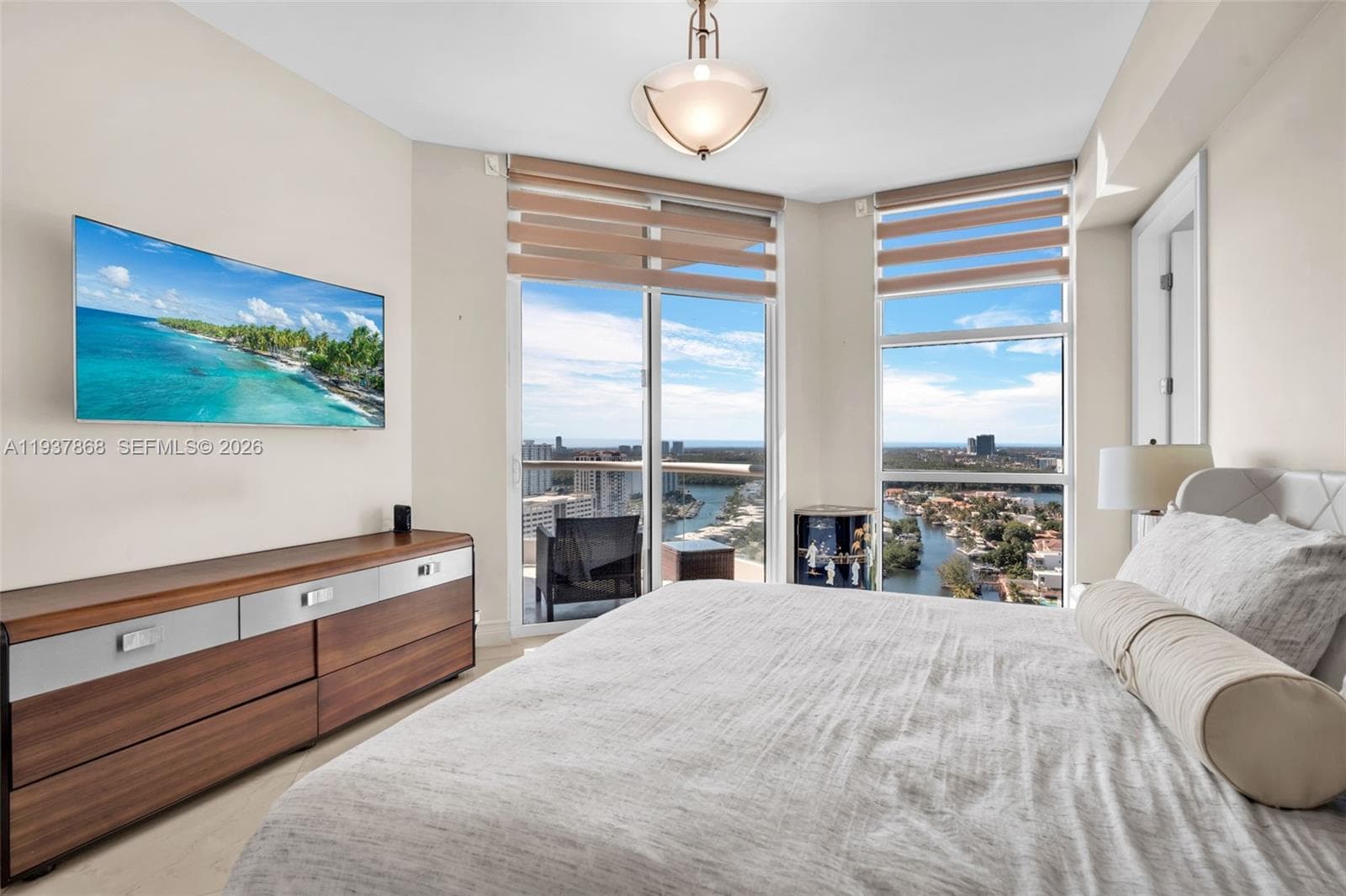 16051 Collins Ave 2001 photo 11