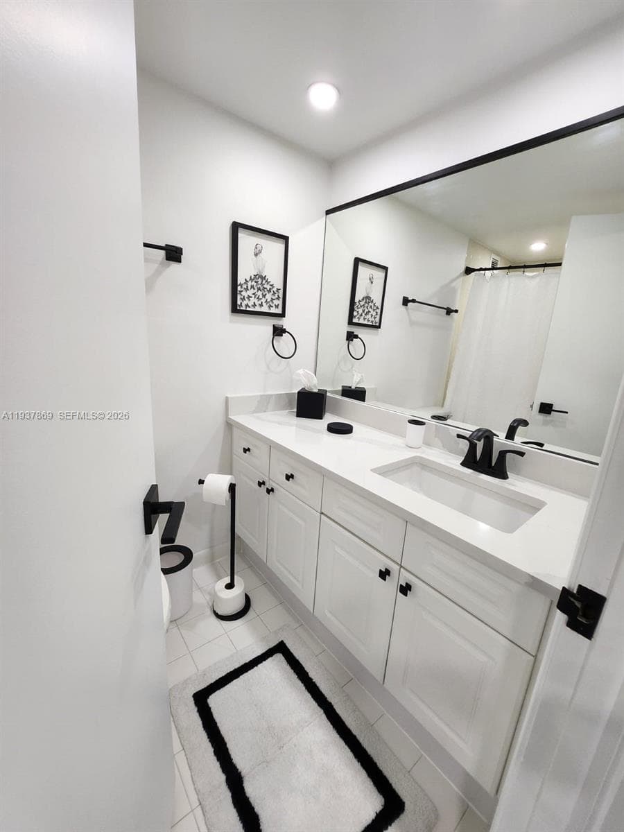 2301 COLLINS AV 1026 photo 24