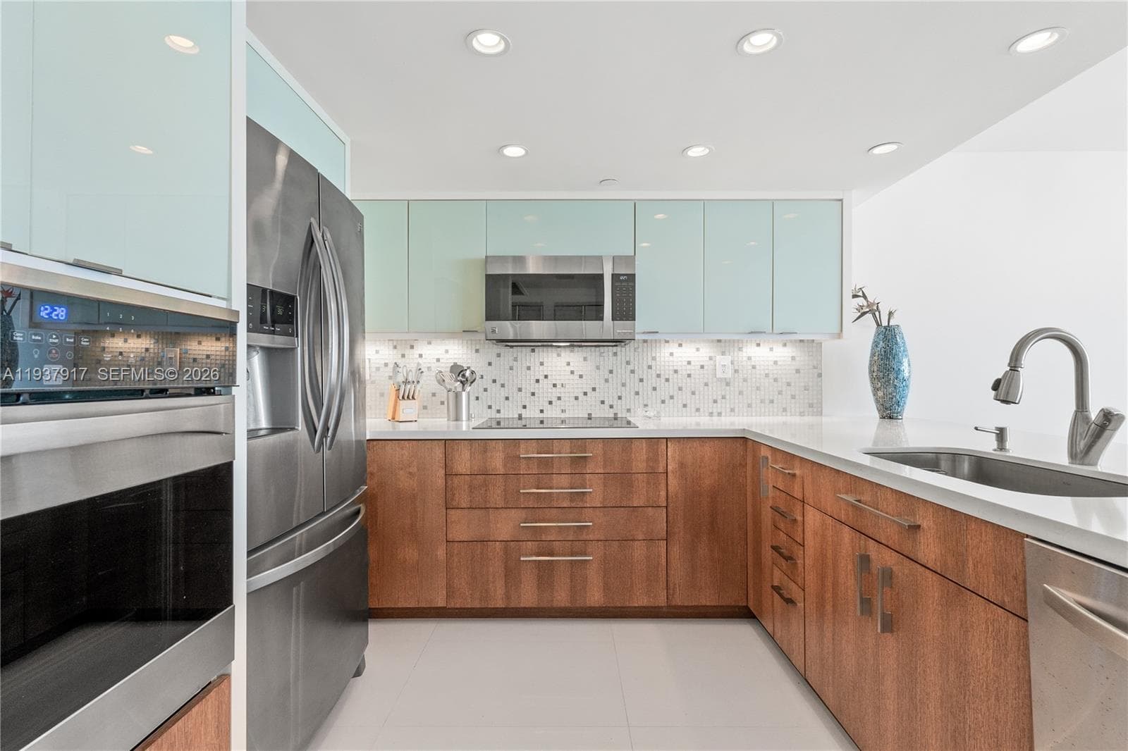 400 Pointe Dr 906 photo 7