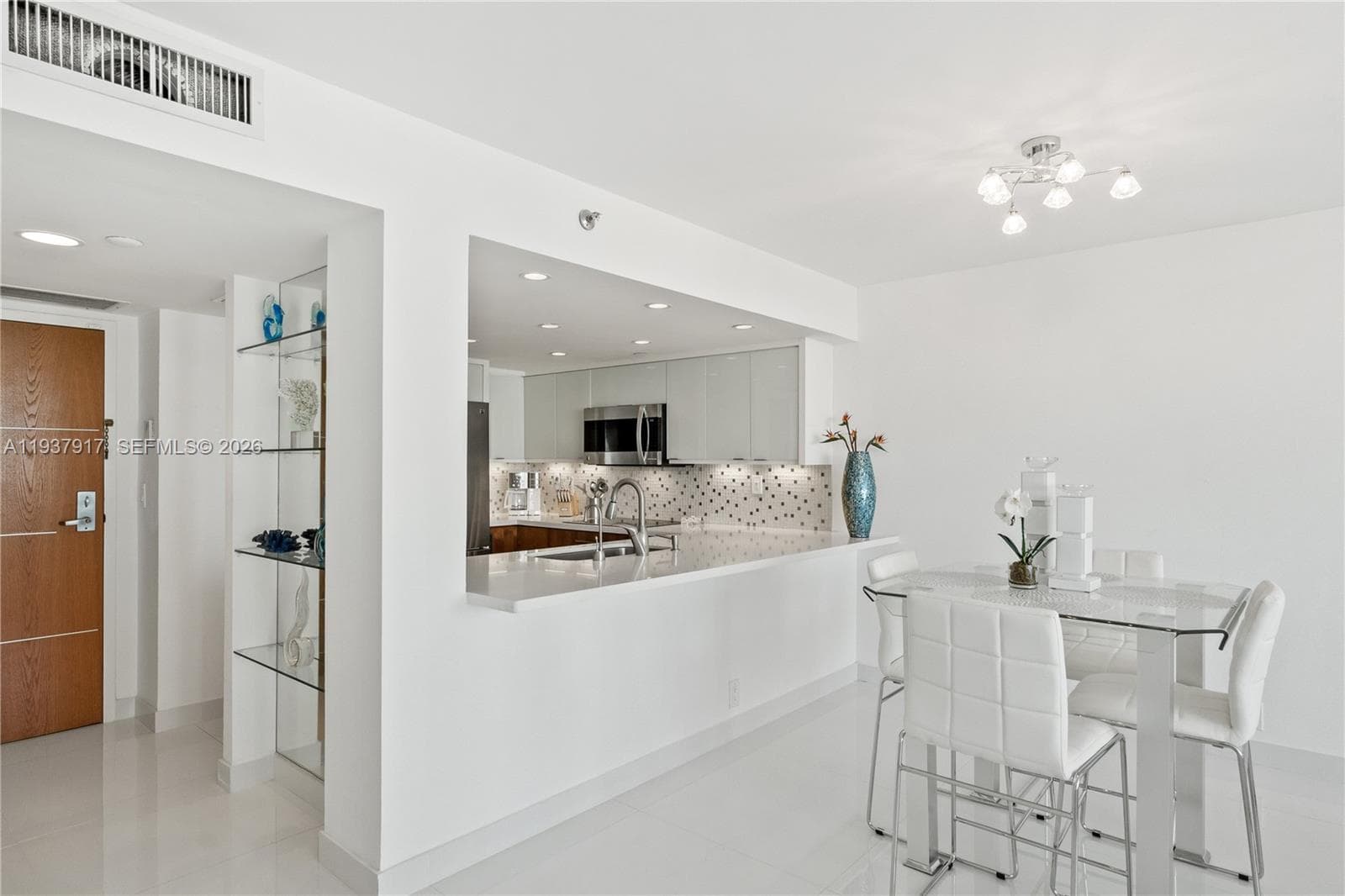 400 Pointe Dr 906 photo 5