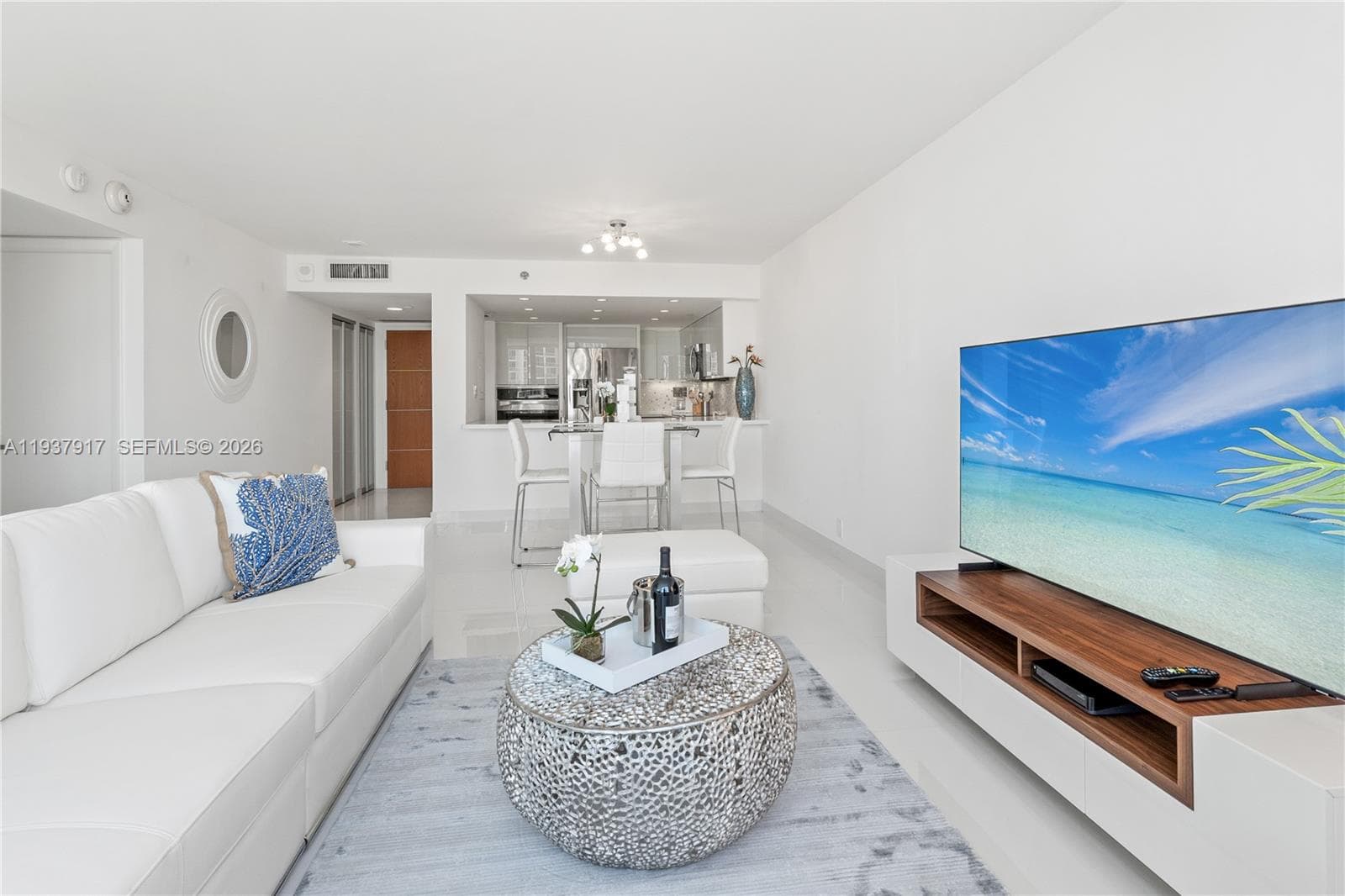 400 Pointe Dr 906 photo 4