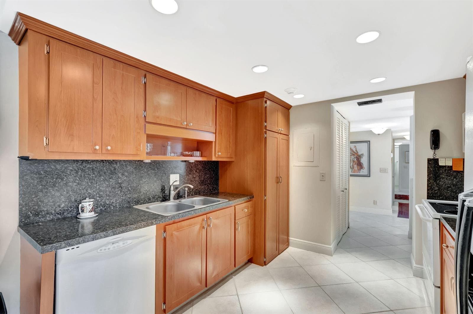 2200 S Ocean Boulevard 405 photo 8