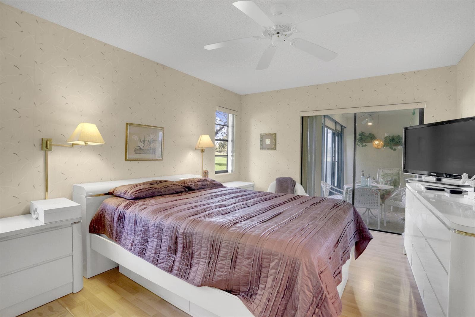 5881 Parkwalk Drive photo 11