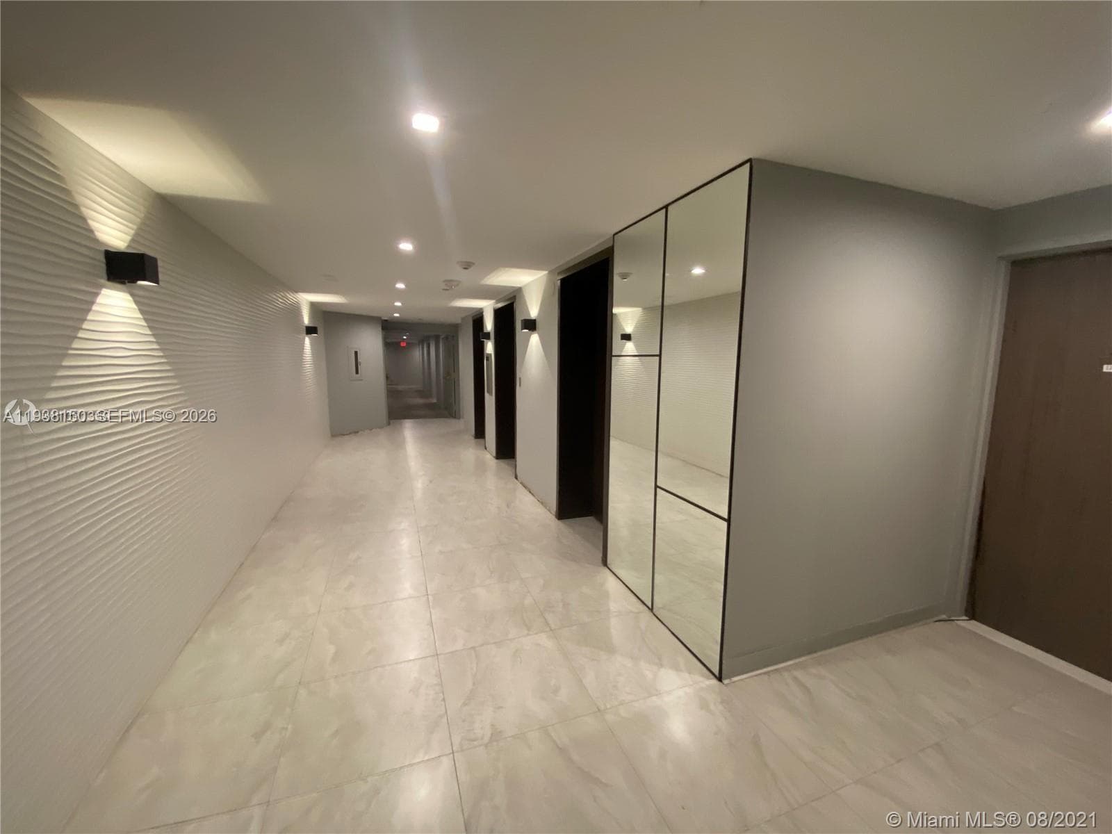 2555 Collins Ave PH114 photo 19