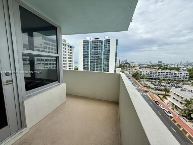 2899 Collins 1114 photo 2