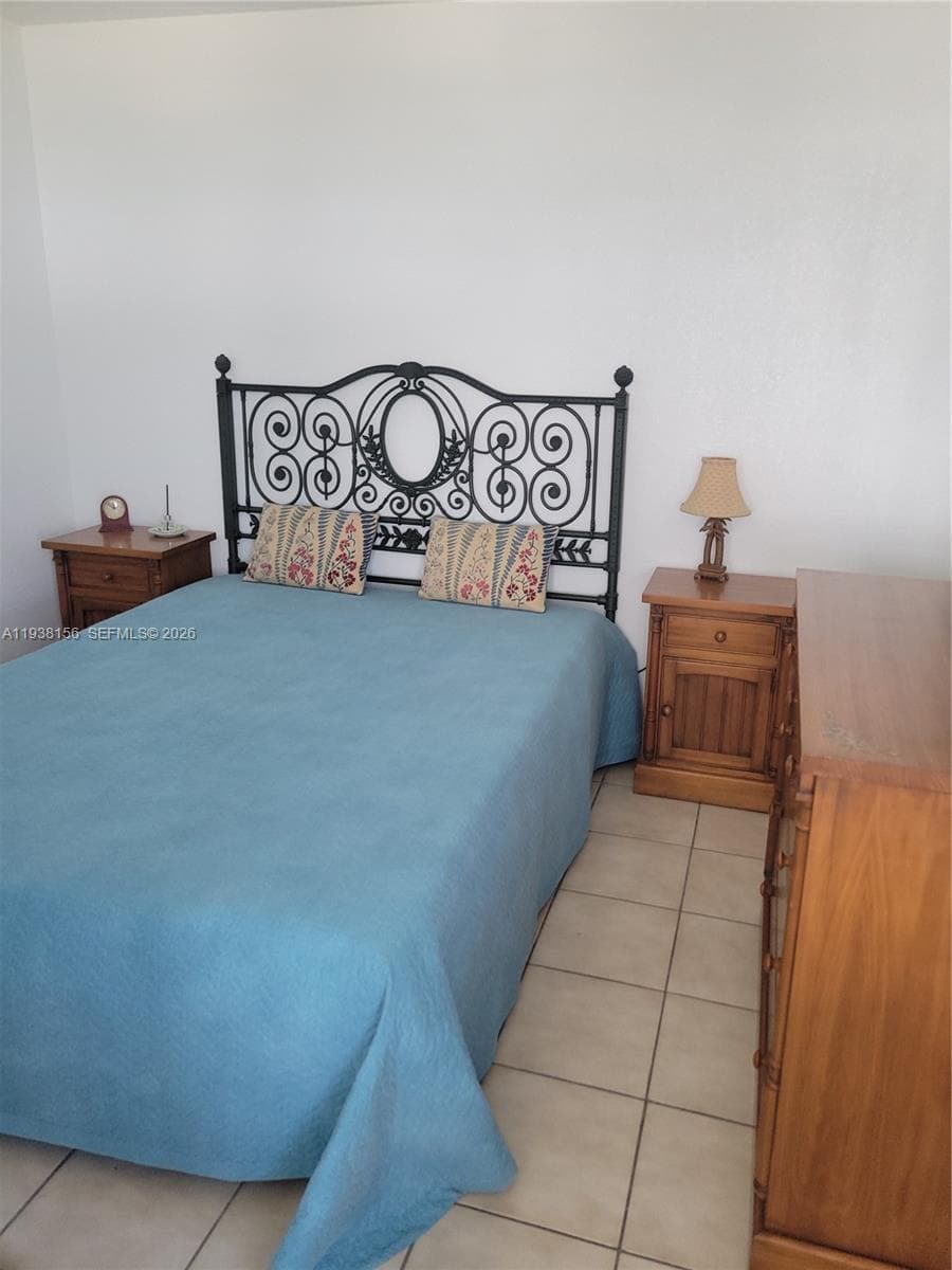 2899 Collins 1114 photo 11
