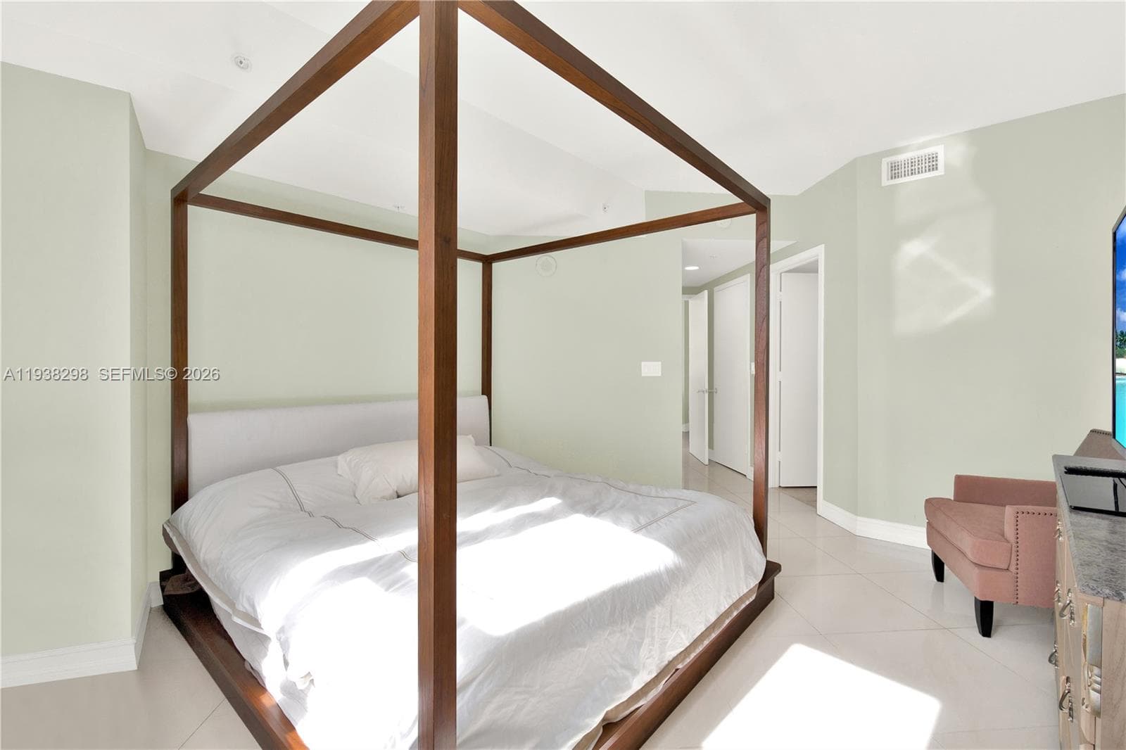 18201 Collins Ave 801A photo 16