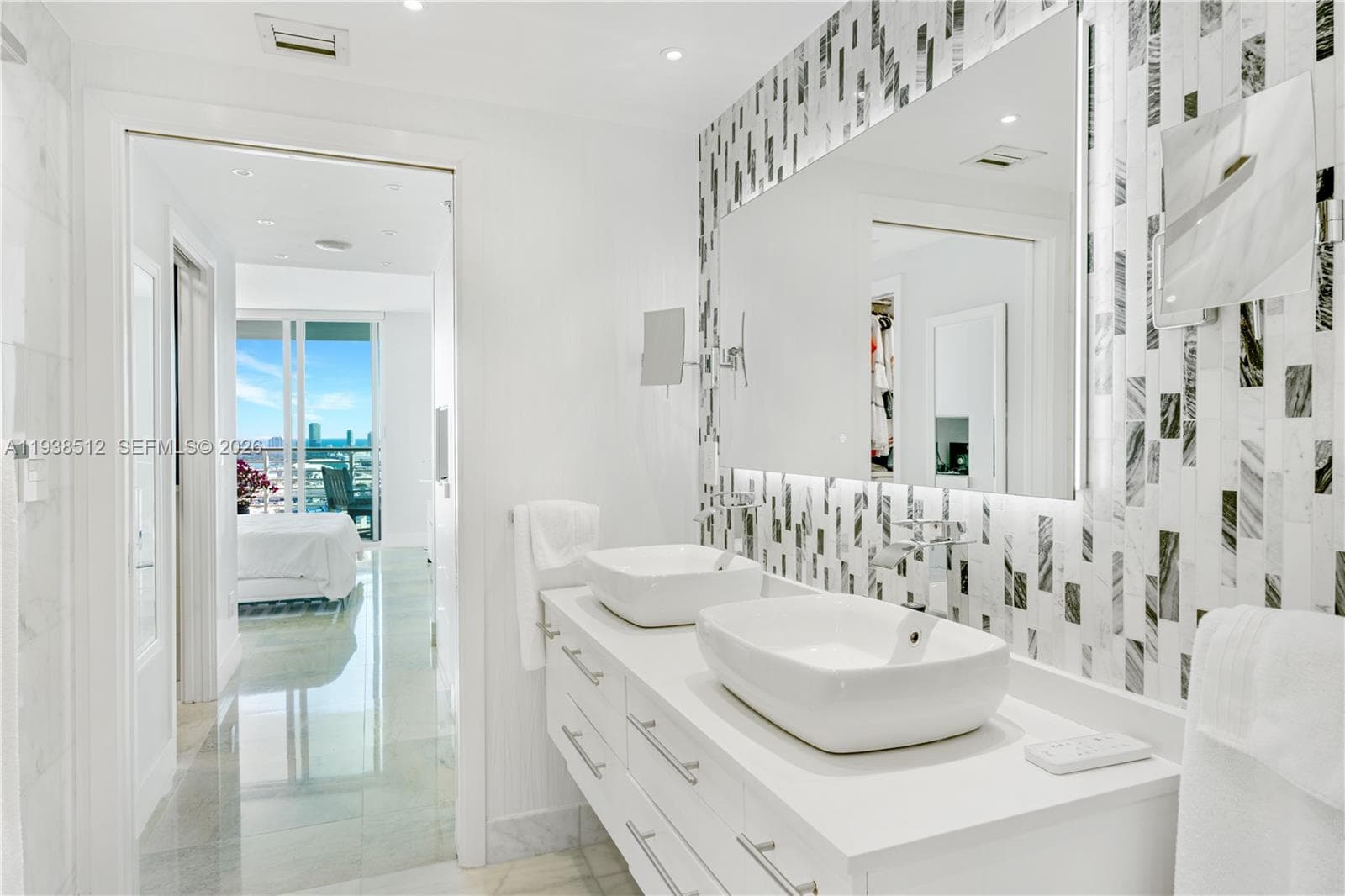 335 S Biscayne Blvd 3909 photo 23