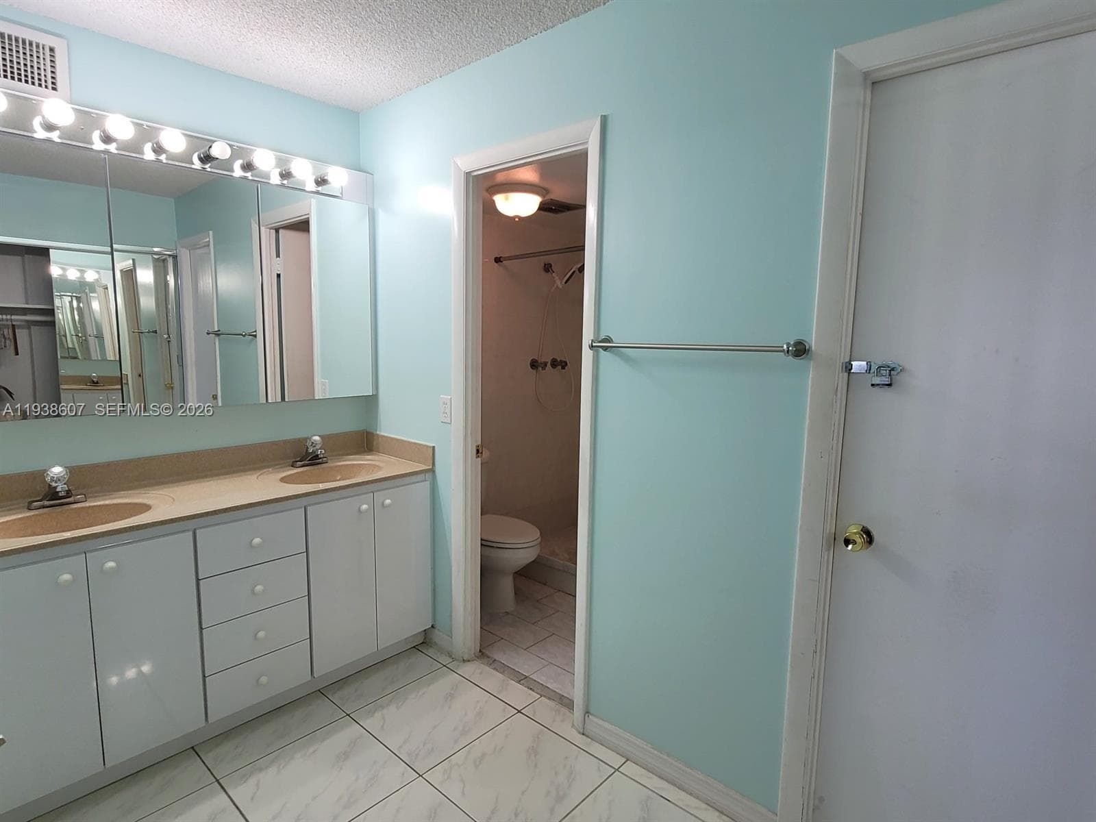 401 Golden Isles Dr 1114 photo 13