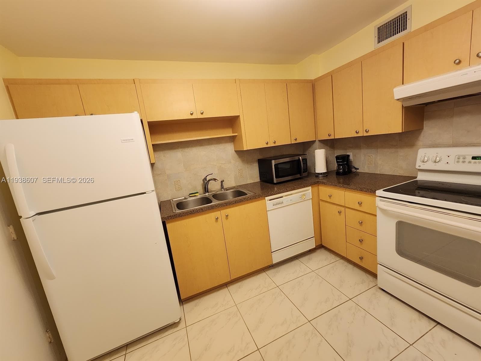 401 Golden Isles Dr 1114 photo 22