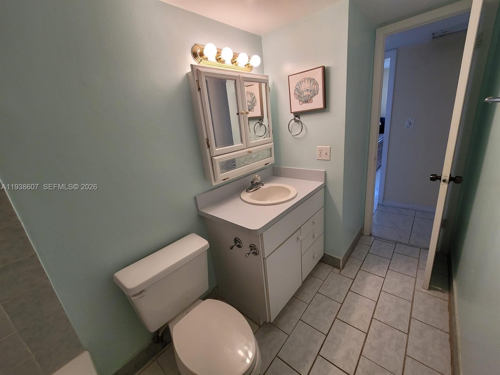 401 Golden Isles Dr 1114 photo 20