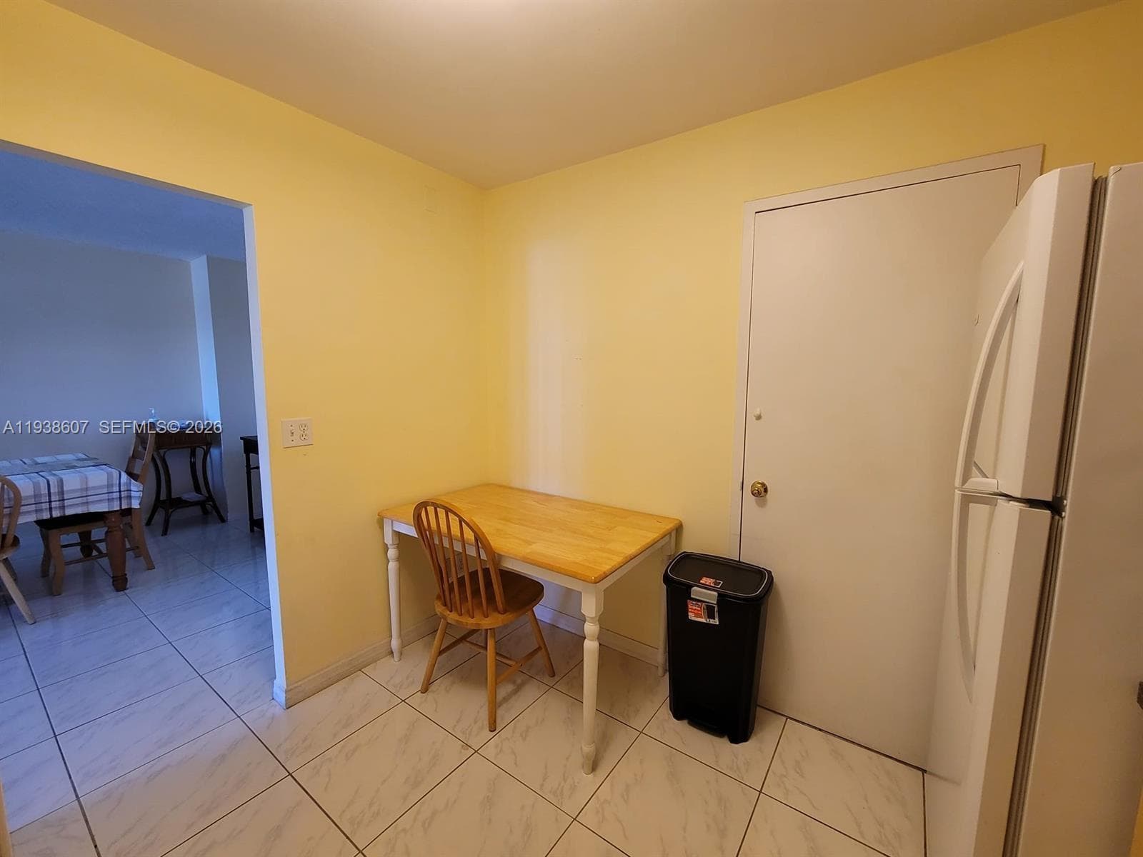 401 Golden Isles Dr 1114 photo 24