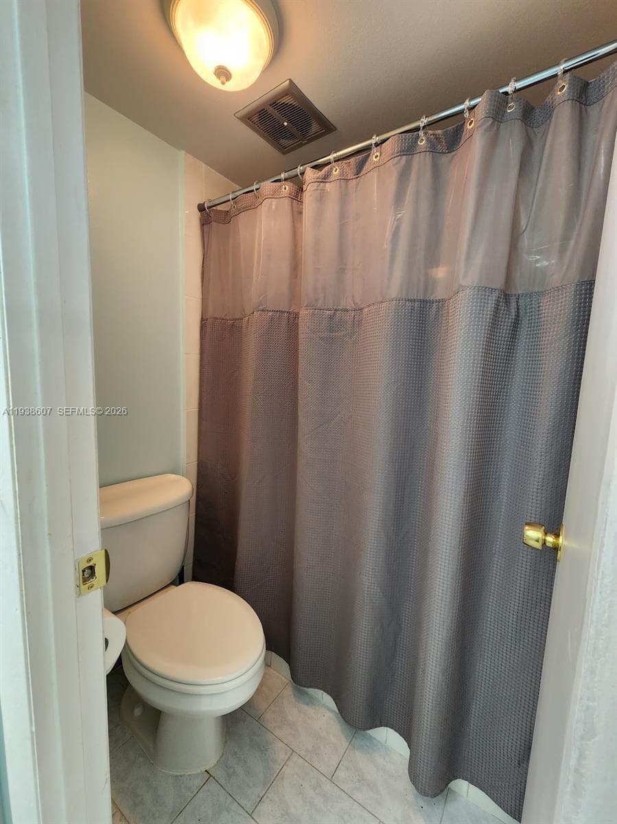 401 Golden Isles Dr 1114 photo 14