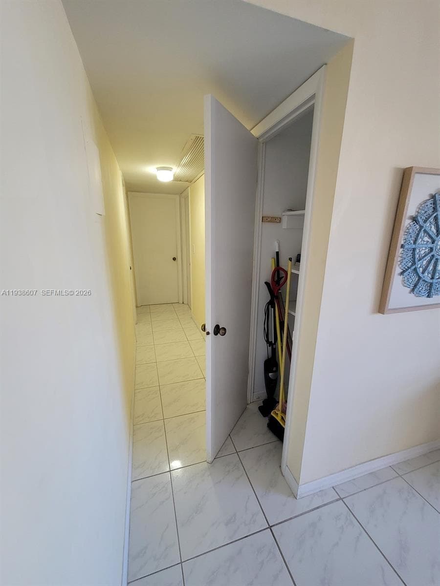 401 Golden Isles Dr 1114 photo 8