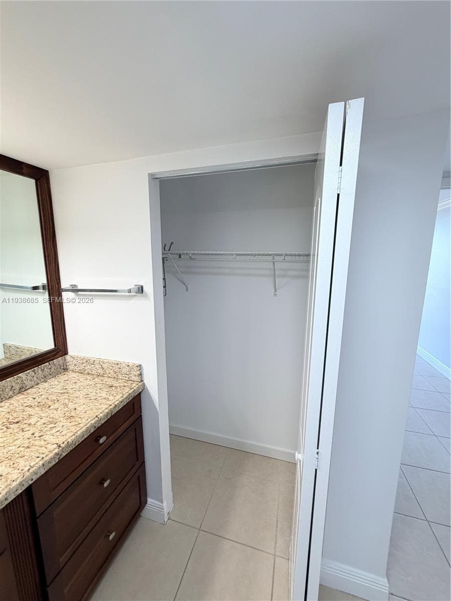 3701 Country Club Dr 1901 photo 16